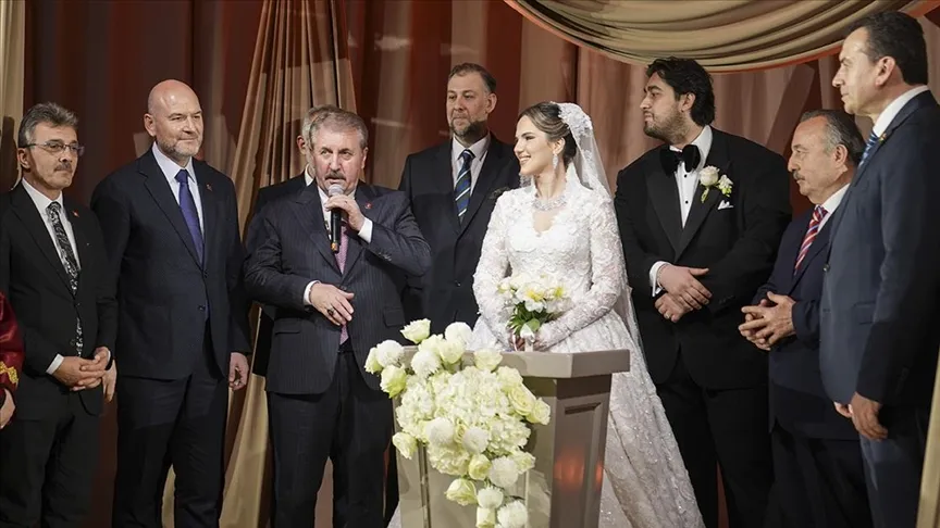 Голова партії BBP Дестічі виступив свідком на весіллі